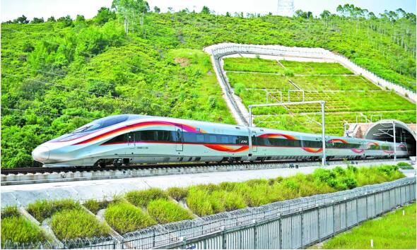 青山着意化为桥!梅龙高铁“牵手”老区湾区带来发展新机遇 青山着意化为桥!梅龙高铁“牵手”老区湾区带来发展新机遇