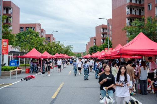 佛大“e人”金秋花式迎新,劲歌热舞嗨翻天—佛山大学开展校园文化艺术节暨社团游园会喜迎新生 佛大“e人”金秋花式迎新,劲歌热舞嗨翻天—佛山大学开展校园文化艺术节暨社团游园会喜迎新生