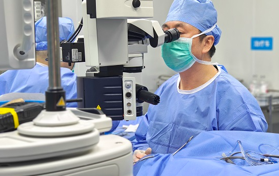 高难度眼科手术化解失明危机，顺德爱尔眼科守护光明希望