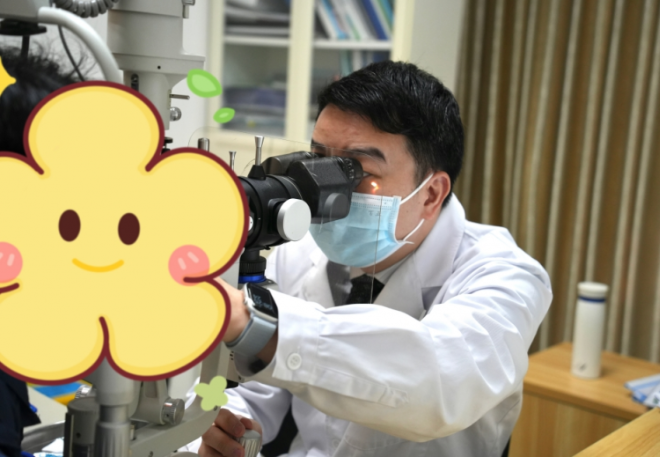 角膜塑形镜(OK镜)与阿托品联合使用,双管齐下,10岁女孩的近视防控效果显著提升 角膜塑形镜(OK镜)与阿托品联合使用,双管齐下,10岁女孩的近视防控效果显著提升